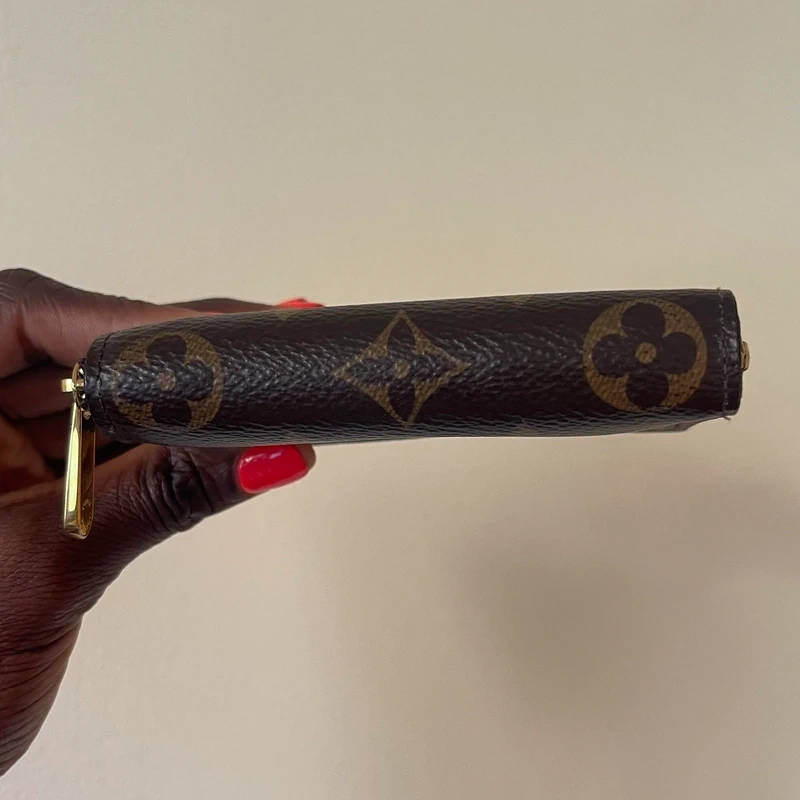 Louis Vuitton porte monnaie zippy monogram LUXE DE SECONDE MAIN AUTHENTIQUE CERTIFICAT D'AUTHENTICITE ENTRUPY. SAC DE LUXE D'OCCASION PAS CHER.