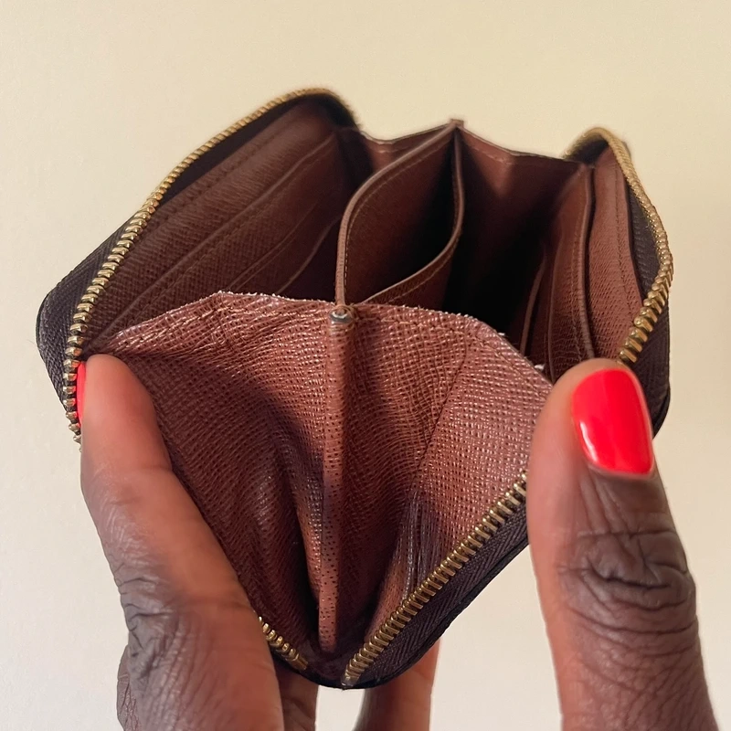 Louis Vuitton porte monnaie zippy monogram LUXE DE SECONDE MAIN AUTHENTIQUE CERTIFICAT D'AUTHENTICITE ENTRUPY. SAC DE LUXE D'OCCASION PAS CHER.