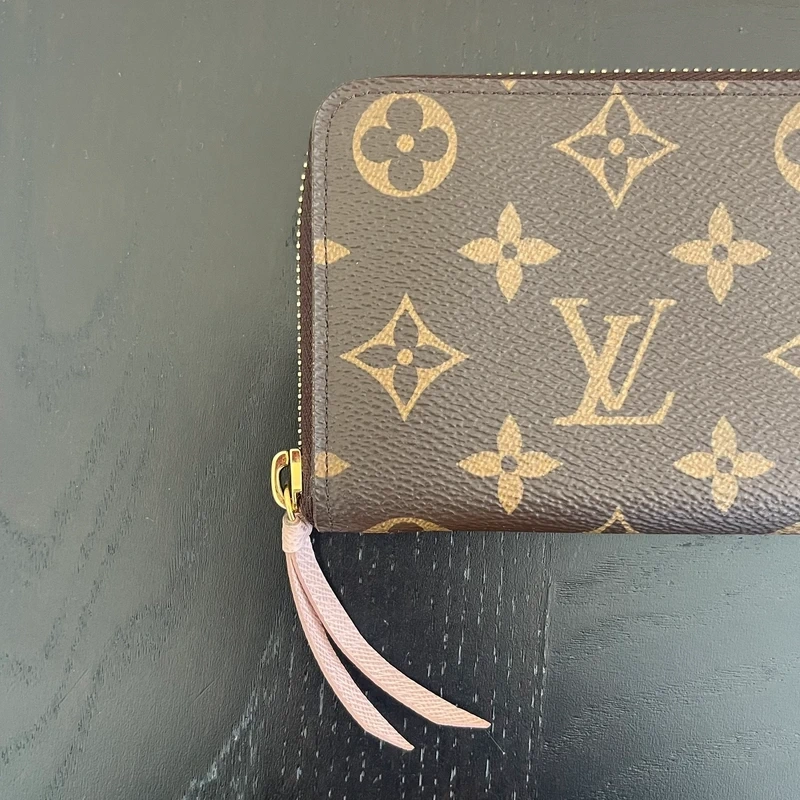 LOUIS VUITTON portefeuille Clémence monogram ballerine. LUXE DE SECONDE MAIN AUTHENTIQUE. LV FULL SET. SAC DE LUXE