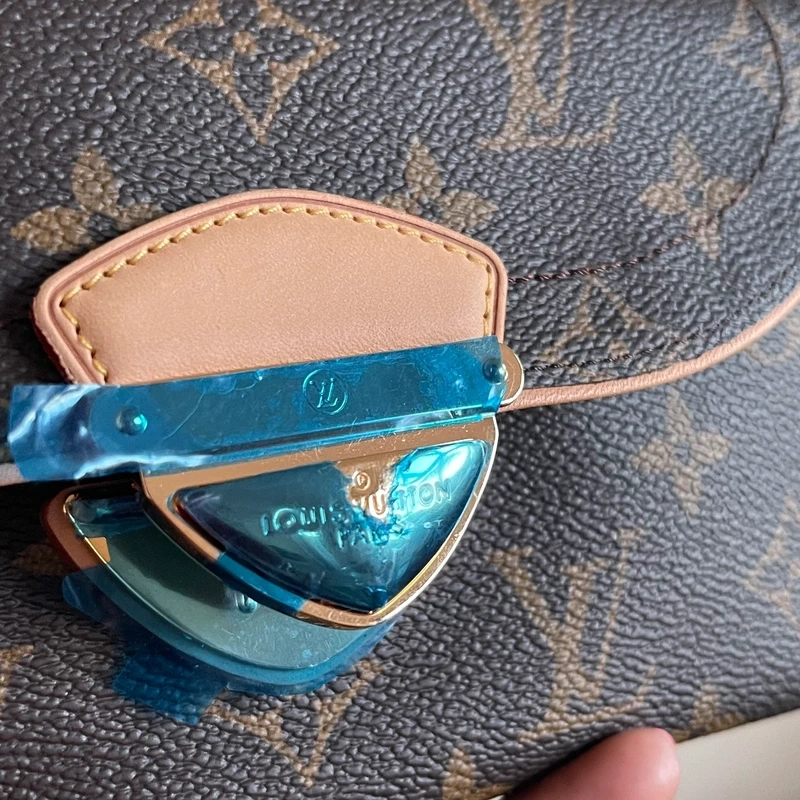 Louis Vuitton portefeuille Eugenie monogram LUXE DE SECONDE MAIN AUTHENTIQUE. SAC DE LUXE LV ENTRUPY CERTIFICATE