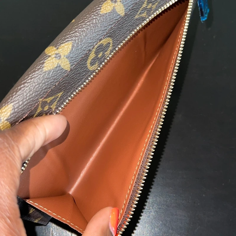 Louis Vuitton portefeuille Eugenie monogram LUXE DE SECONDE MAIN AUTHENTIQUE. SAC DE LUXE LV ENTRUPY CERTIFICATE