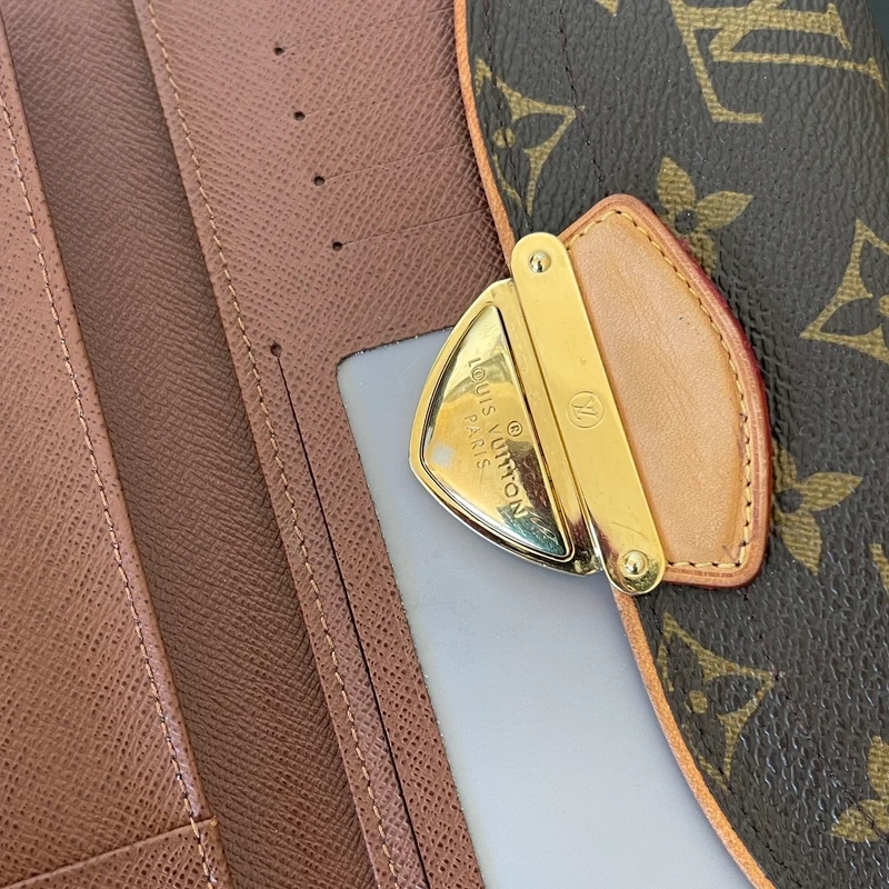 LUXE DE SECONDE MAIN AUTHENTIQUE. LV FULL SET. SAC DE LUXE