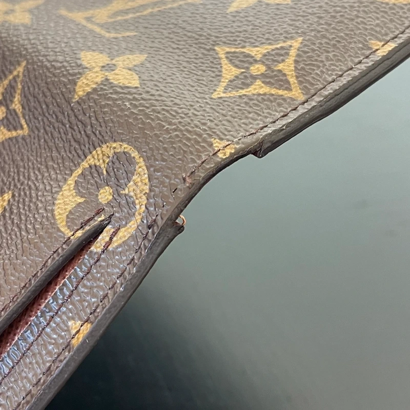 LUXE DE SECONDE MAIN AUTHENTIQUE. LV FULL SET. SAC DE LUXE