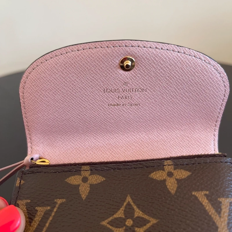 Louis Vuitton portefeuille Rosalie monogram ballerine. Luxe de seconde main authentique