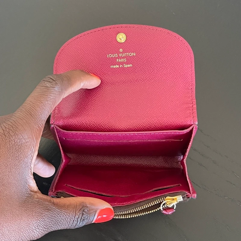 Louis Vuitton portefeuille Rosalie pivoine monogram. LUXE DE SECONDE MAIN AUTHENTIQUE. SAC DE LUXE