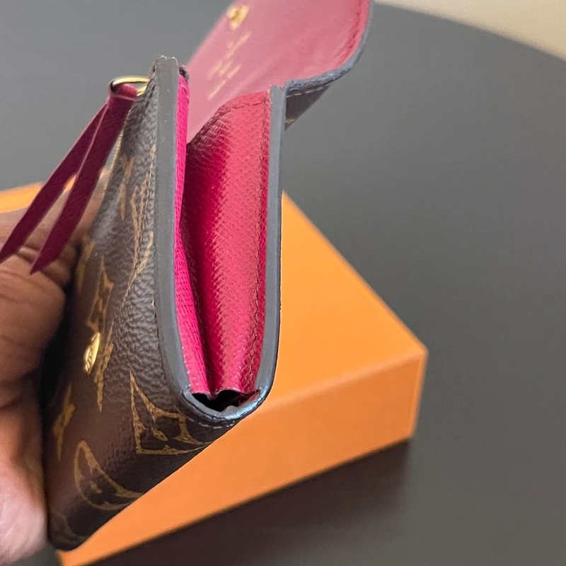 Louis Vuitton portefeuille Rosalie pivoine monogram. LUXE DE SECONDE MAIN AUTHENTIQUE. SAC DE LUXE