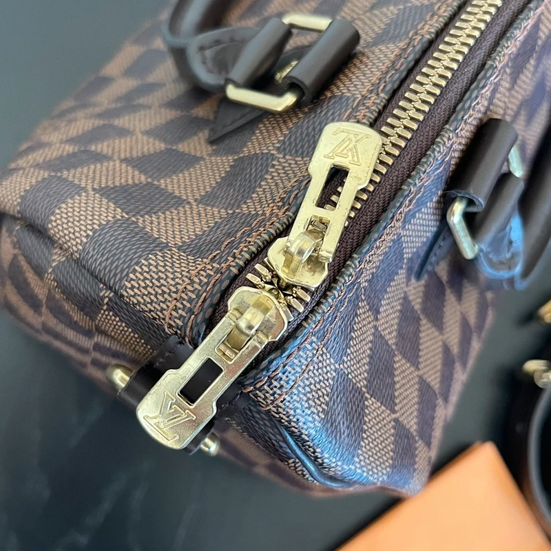 Louis Vuitton speedy 25 bandoulière damier ébène LUXE DE SECONDE MAIN AUTHENTIQUE. SAC DE LUXE LV ENTRUPY CERTIFICATE