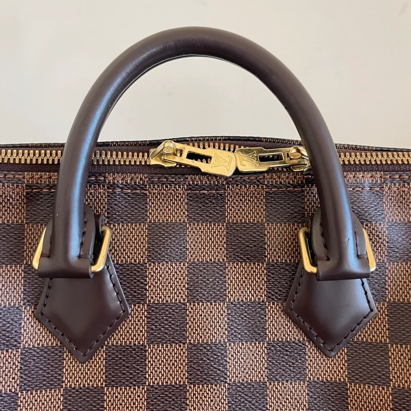 Louis Vuitton speedy 25 bandoulière damier ébène LUXE DE SECONDE MAIN AUTHENTIQUE. SAC DE LUXE LV ENTRUPY CERTIFICATE