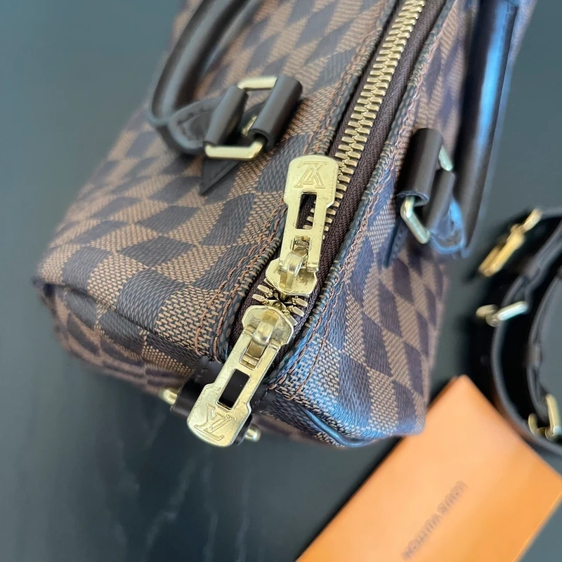 Louis Vuitton speedy 25 bandoulière damier ébène LUXE DE SECONDE MAIN AUTHENTIQUE. SAC DE LUXE LV ENTRUPY CERTIFICATE