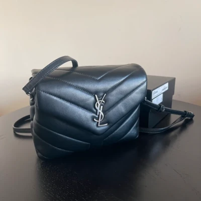 Yves saint laurent loulou toy noir bijouterie argentée SAC DE LUXE DE SECONDE MAIN AUTHENTIQUE CERTIFICAT D'AUTHENTICITE ENTRUPY. SAC DE LUXE D'OCCASION PAS CHER YSL FULL SET.