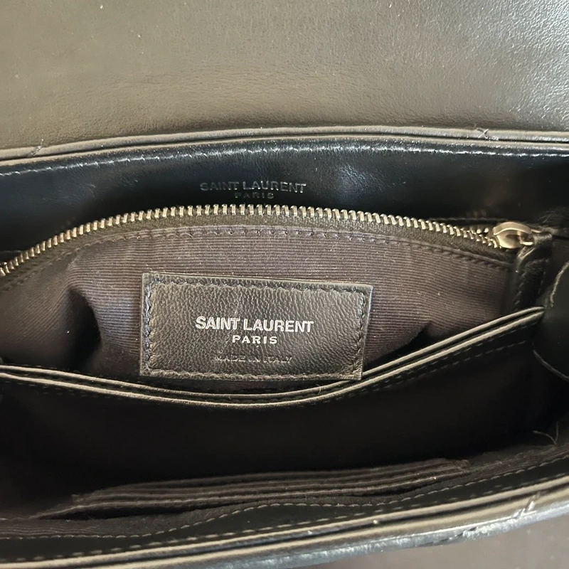 Yves saint laurent loulou toy noir bijouterie argentée SAC DE LUXE DE SECONDE MAIN AUTHENTIQUE CERTIFICAT D'AUTHENTICITE ENTRUPY. SAC DE LUXE D'OCCASION PAS CHER YSL FULL SET.