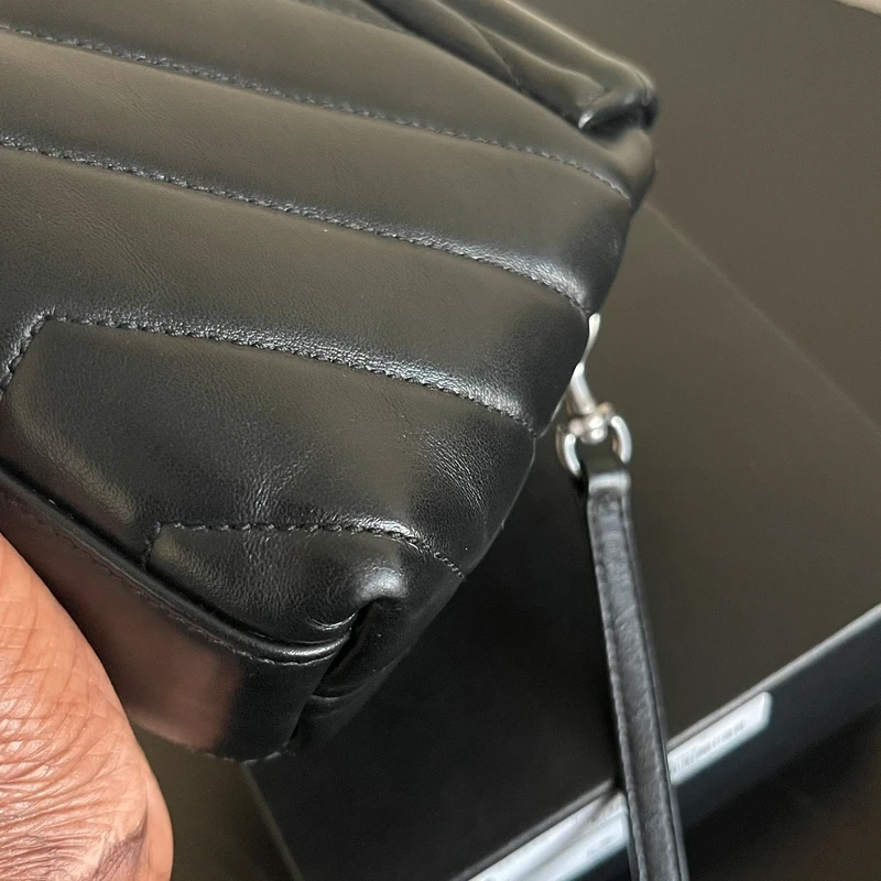 Yves saint laurent loulou toy noir bijouterie argentée SAC DE LUXE DE SECONDE MAIN AUTHENTIQUE CERTIFICAT D'AUTHENTICITE ENTRUPY. SAC DE LUXE D'OCCASION PAS CHER YSL FULL SET.