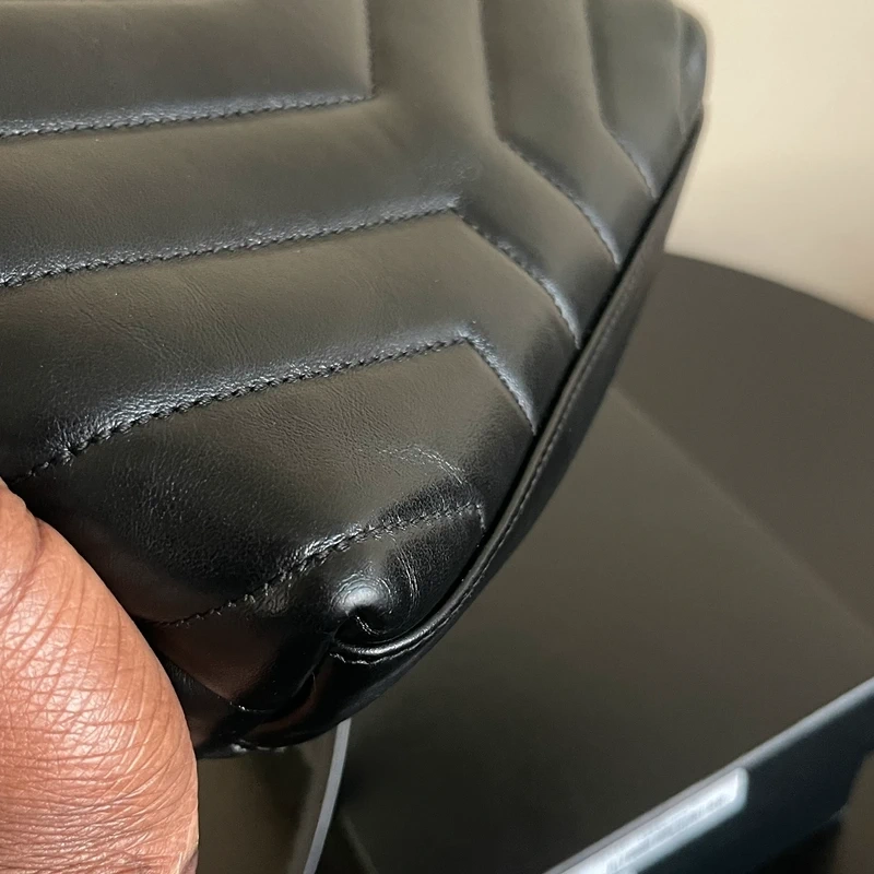 Yves saint laurent loulou toy noir bijouterie argentée SAC DE LUXE DE SECONDE MAIN AUTHENTIQUE CERTIFICAT D'AUTHENTICITE ENTRUPY. SAC DE LUXE D'OCCASION PAS CHER YSL FULL SET.