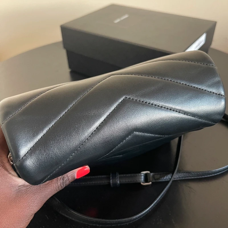 Yves saint laurent loulou toy noir bijouterie argentée SAC DE LUXE DE SECONDE MAIN AUTHENTIQUE CERTIFICAT D'AUTHENTICITE ENTRUPY. SAC DE LUXE D'OCCASION PAS CHER YSL FULL SET.