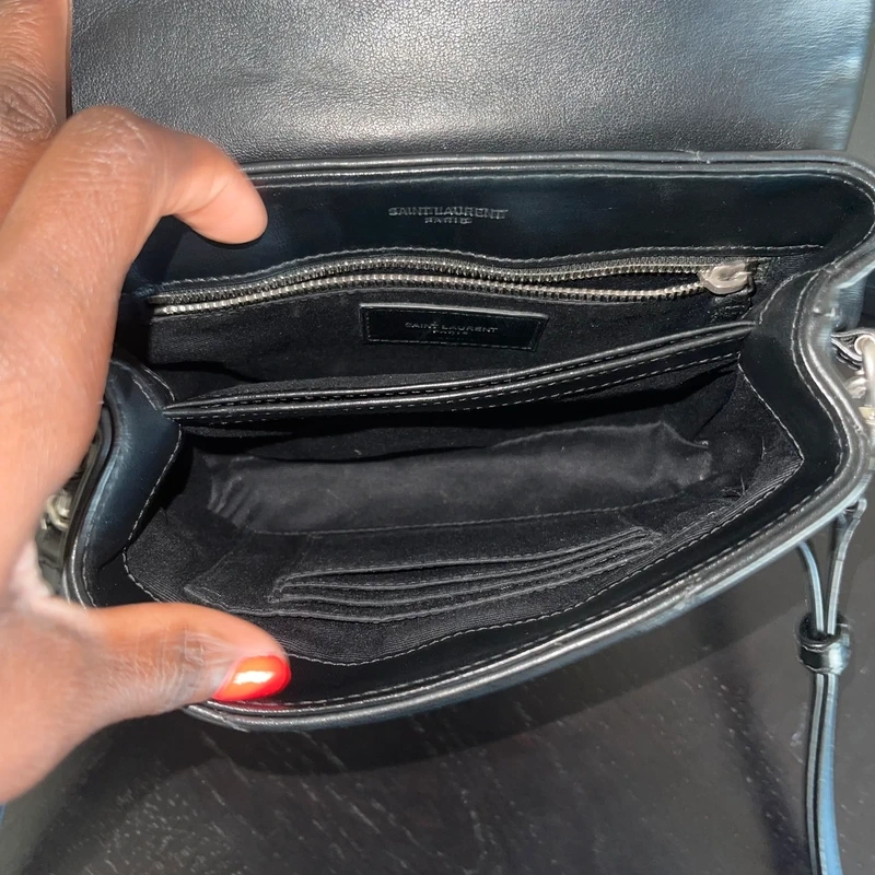 Yves saint laurent loulou toy noir bijouterie argentée SAC DE LUXE DE SECONDE MAIN AUTHENTIQUE CERTIFICAT D'AUTHENTICITE ENTRUPY. SAC DE LUXE D'OCCASION PAS CHER YSL FULL SET.