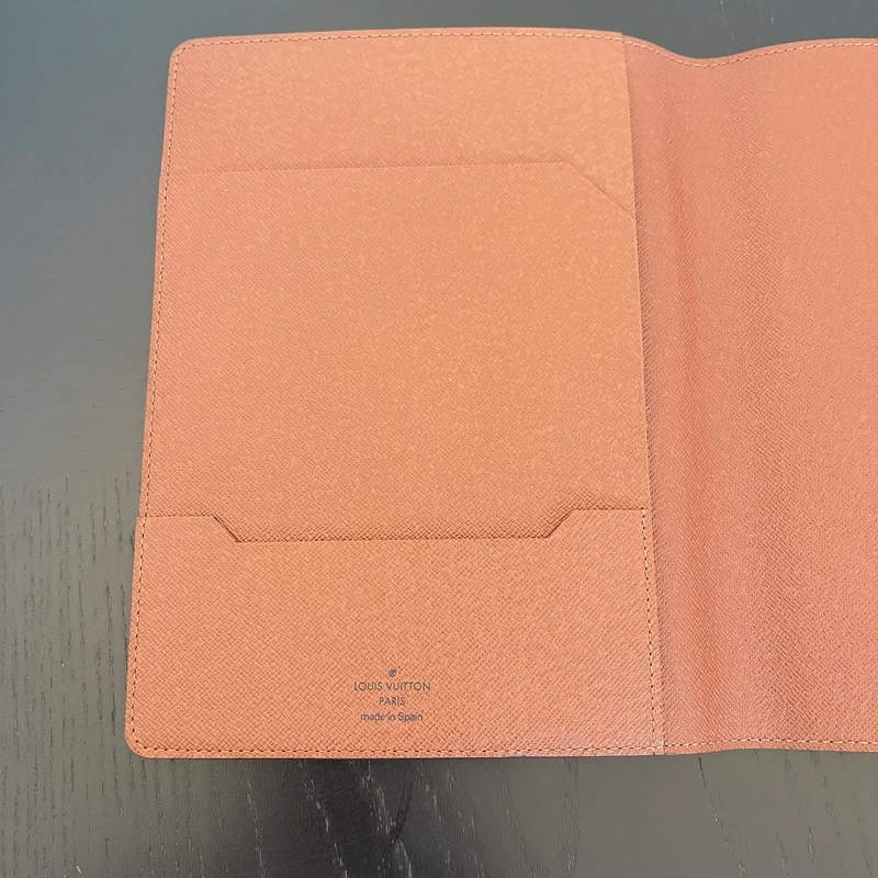 LOUIS VUITTON couverture pour agenda de bureau monogram SAC DE LUXE LV. LUXE DE SECONDE MAIN AUTHENTIQUE. ENTRUPY CERTIFICATE