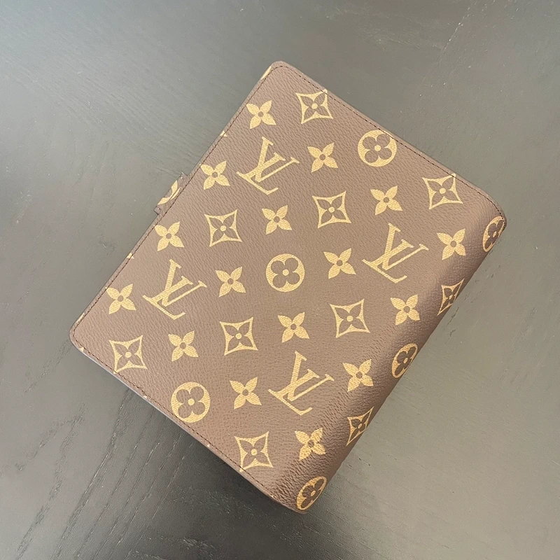 Louis Vuitton couverture pour agenda MM monogram SAC DE LUXE LV. LUXE DE SECONDE MAIN AUTHENTIQUE. ENTRUPY CERTIFICATE