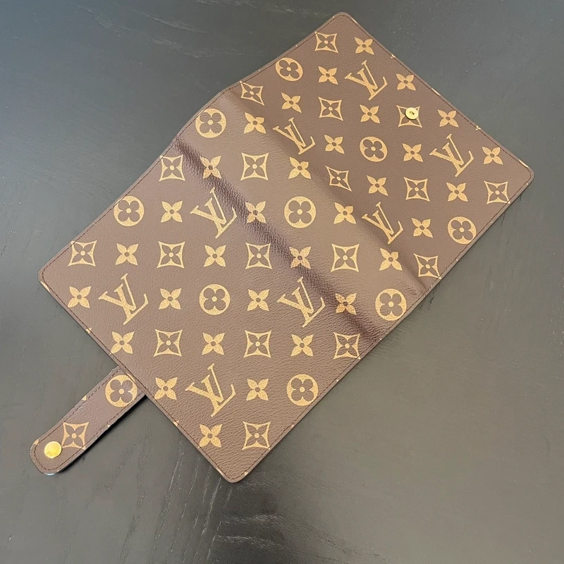 Louis Vuitton couverture pour agenda MM monogram SAC DE LUXE LV. LUXE DE SECONDE MAIN AUTHENTIQUE. ENTRUPY CERTIFICATE