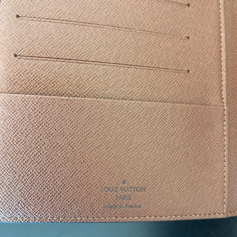Louis Vuitton couverture pour agenda MM monogram SAC DE LUXE LV. LUXE DE SECONDE MAIN AUTHENTIQUE. ENTRUPY CERTIFICATE