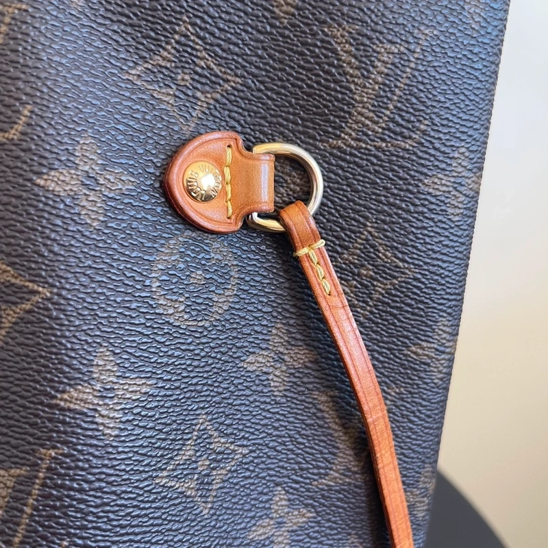 Louis Vuitton neverfull MM monogram SAC DE LUXE LV. LUXE DE SECONDE MAIN AUTHENTIQUE. ENTRUPY CERTIFICATE