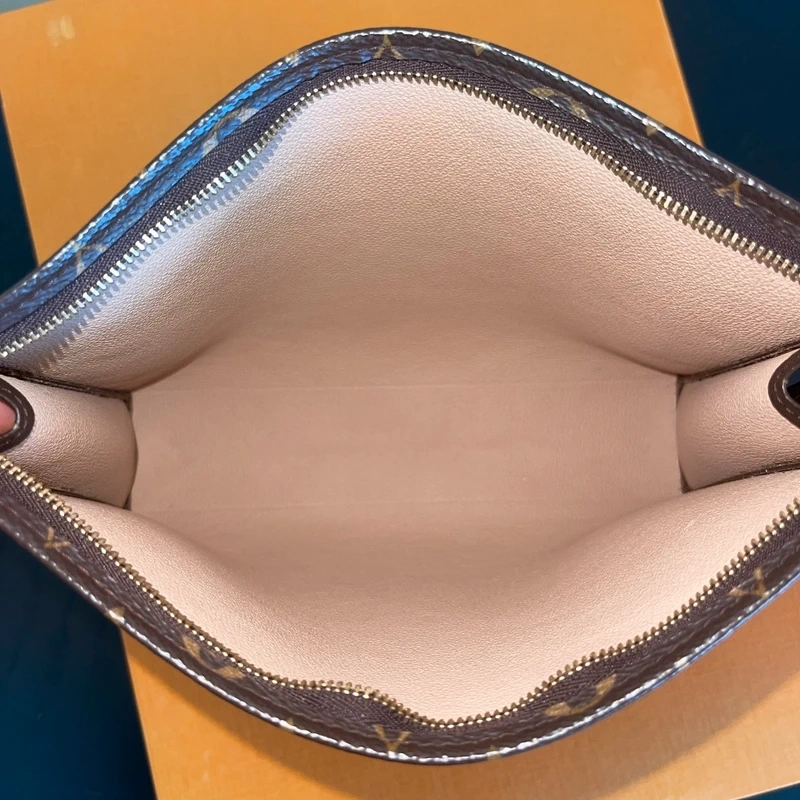 LOUIS VUITTON poche toilette 26 SAC DE LUXE LV ENTRUPY CERTIFICATE