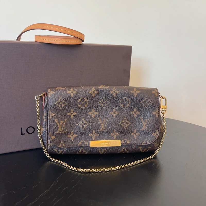 LOUIS VUITTON pochette favorite monogram SAC DE LUXE LV. LUXE DE SECONDE MAIN AUTHENTIQUE. ENTRUPY CERTIFICATE