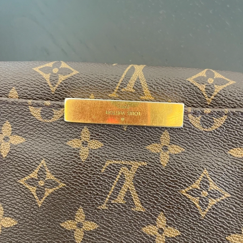 LOUIS VUITTON pochette favorite monogram SAC DE LUXE LV. LUXE DE SECONDE MAIN AUTHENTIQUE. ENTRUPY CERTIFICATE