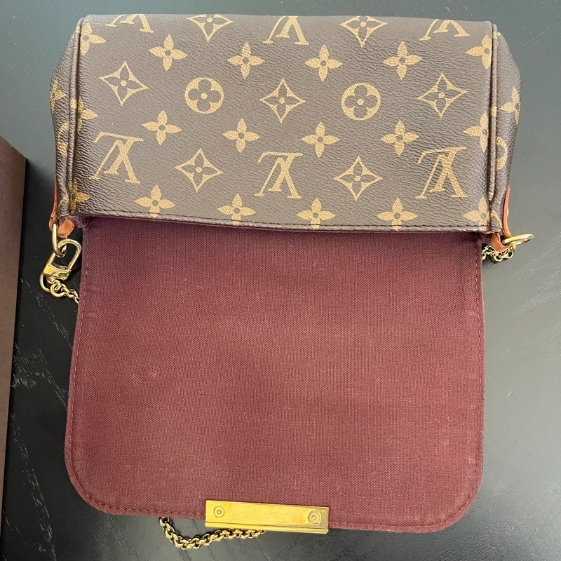 LOUIS VUITTON pochette favorite monogram SAC DE LUXE LV. LUXE DE SECONDE MAIN AUTHENTIQUE. ENTRUPY CERTIFICATE