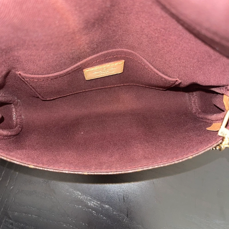 LOUIS VUITTON pochette favorite monogram SAC DE LUXE LV. LUXE DE SECONDE MAIN AUTHENTIQUE. ENTRUPY CERTIFICATE