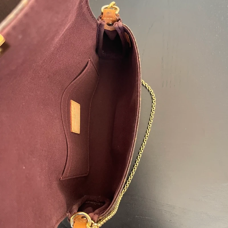 LOUIS VUITTON pochette favorite monogram SAC DE LUXE LV. LUXE DE SECONDE MAIN AUTHENTIQUE. ENTRUPY CERTIFICATE