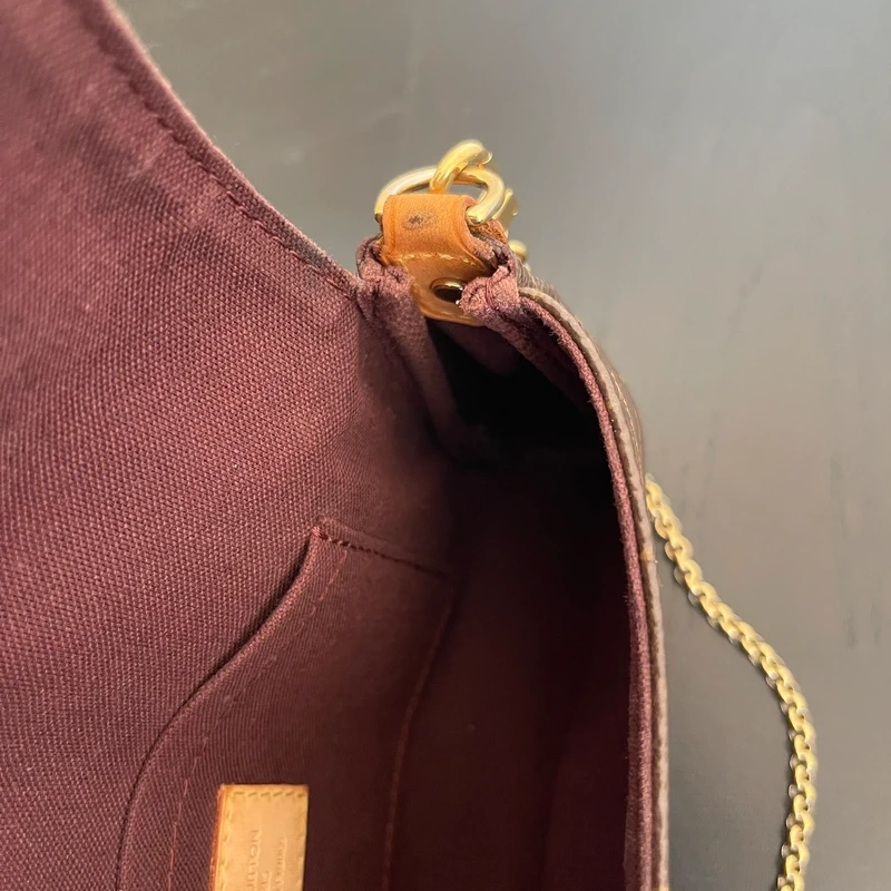 LOUIS VUITTON pochette favorite monogram SAC DE LUXE LV. LUXE DE SECONDE MAIN AUTHENTIQUE. ENTRUPY CERTIFICATE