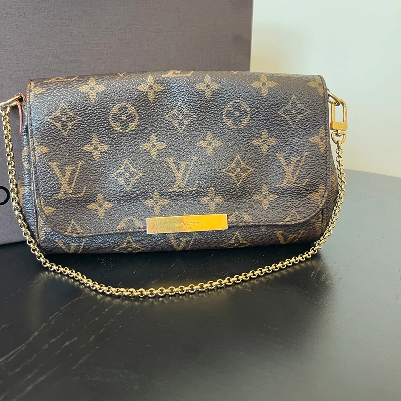 LOUIS VUITTON pochette favorite monogram SAC DE LUXE LV. LUXE DE SECONDE MAIN AUTHENTIQUE. ENTRUPY CERTIFICATE