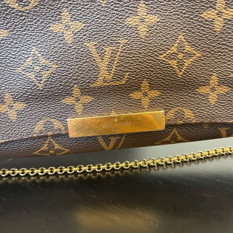 LOUIS VUITTON pochette favorite monogram SAC DE LUXE LV. LUXE DE SECONDE MAIN AUTHENTIQUE. ENTRUPY CERTIFICATE
