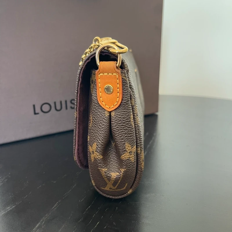 LOUIS VUITTON pochette favorite monogram SAC DE LUXE LV. LUXE DE SECONDE MAIN AUTHENTIQUE. ENTRUPY CERTIFICATE