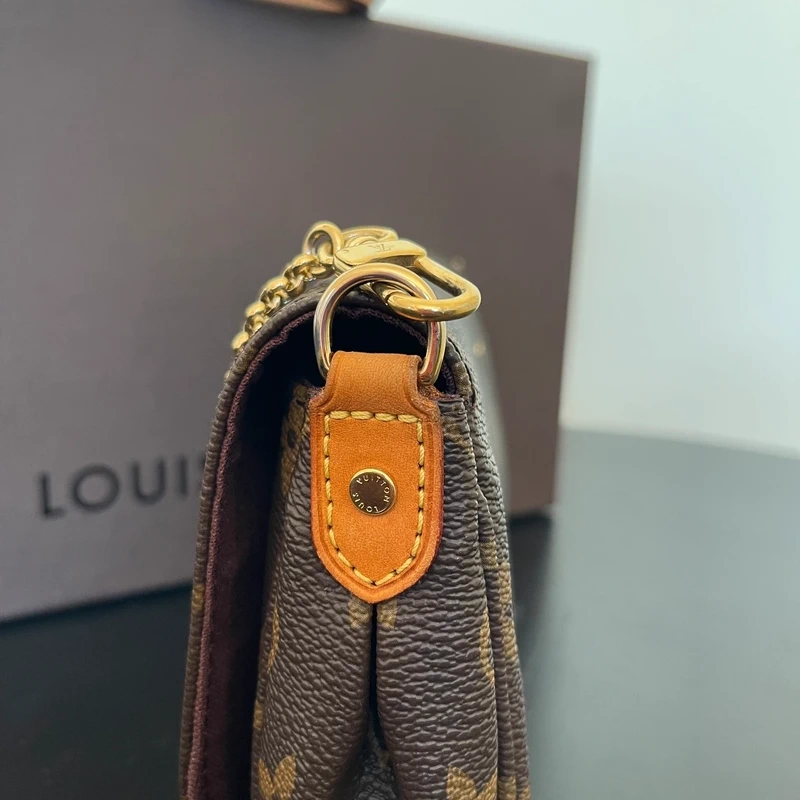 LOUIS VUITTON pochette favorite monogram SAC DE LUXE LV. LUXE DE SECONDE MAIN AUTHENTIQUE. ENTRUPY CERTIFICATE