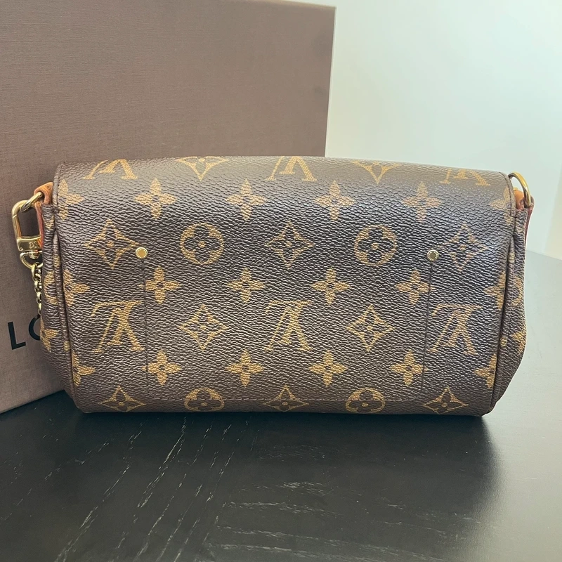 LOUIS VUITTON pochette favorite monogram SAC DE LUXE LV. LUXE DE SECONDE MAIN AUTHENTIQUE. ENTRUPY CERTIFICATE