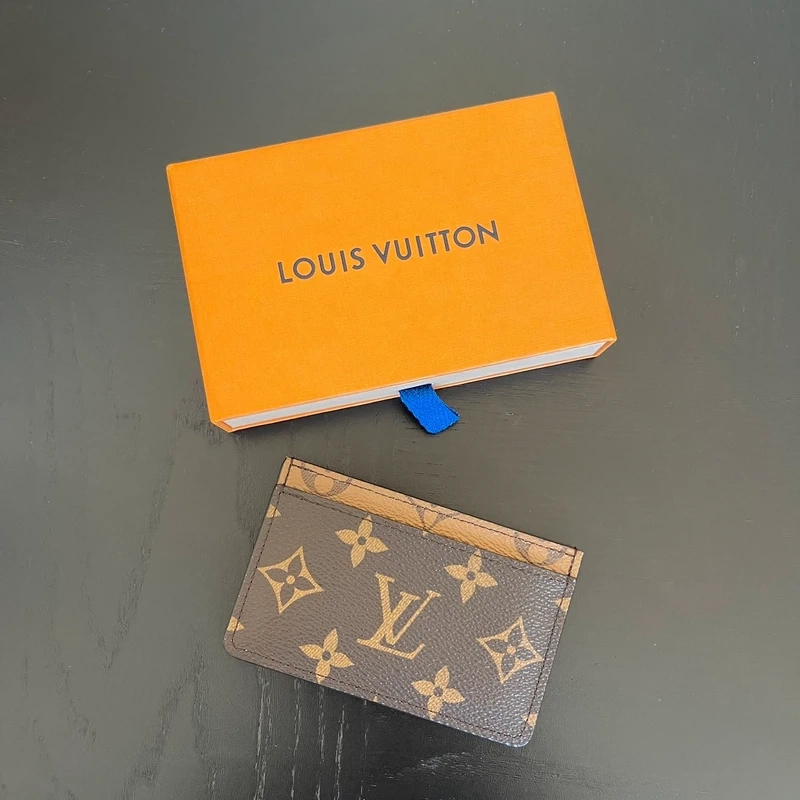 LOUIS VUITTON Porte-Cartes Simple Monogram Reverse SAC DE LUXE LV. LUXE DE SECONDE MAIN AUTHENTIQUE. ENTRUPY CERTIFICATE