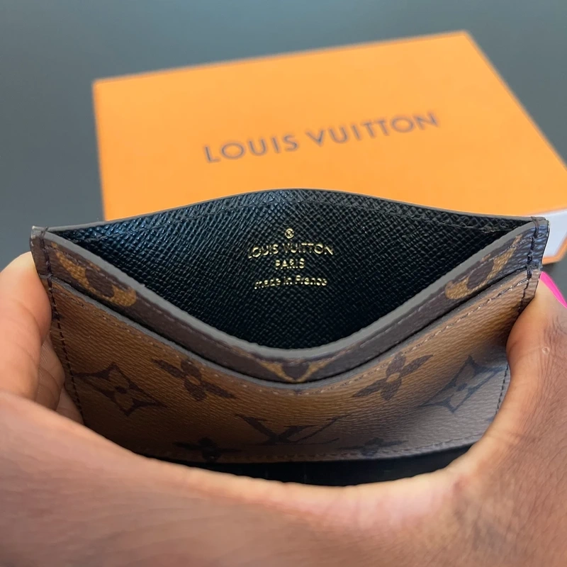 LOUIS VUITTON Porte-Cartes Simple Monogram Reverse SAC DE LUXE LV. LUXE DE SECONDE MAIN AUTHENTIQUE. ENTRUPY CERTIFICATE