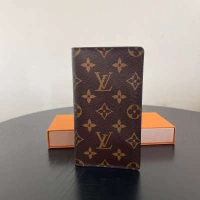 Louis Vuitton portefeuille monogram LUXE DE SECONDE MAIN AUTHENTIQUE. SAC DE LUXE LV ENTRUPY CERTIFICATE