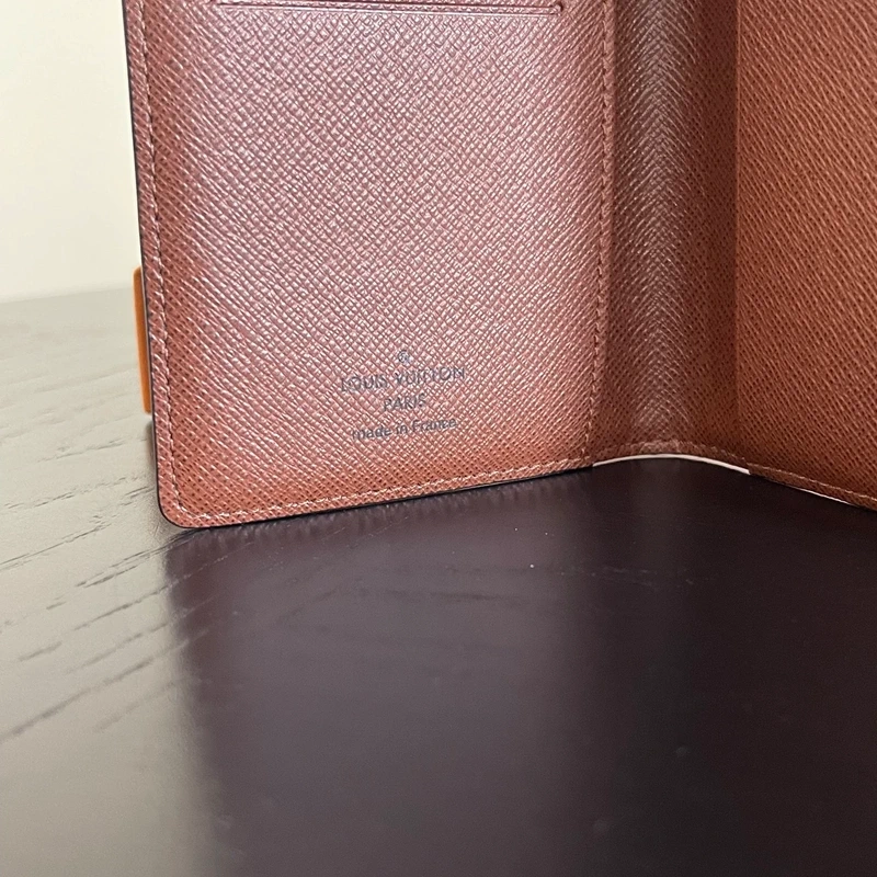 Louis Vuitton portefeuille monogram LUXE DE SECONDE MAIN AUTHENTIQUE. SAC DE LUXE LV ENTRUPY CERTIFICATE
