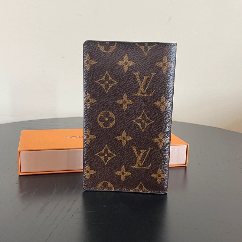 Louis Vuitton portefeuille monogram LUXE DE SECONDE MAIN AUTHENTIQUE. SAC DE LUXE LV ENTRUPY CERTIFICATE