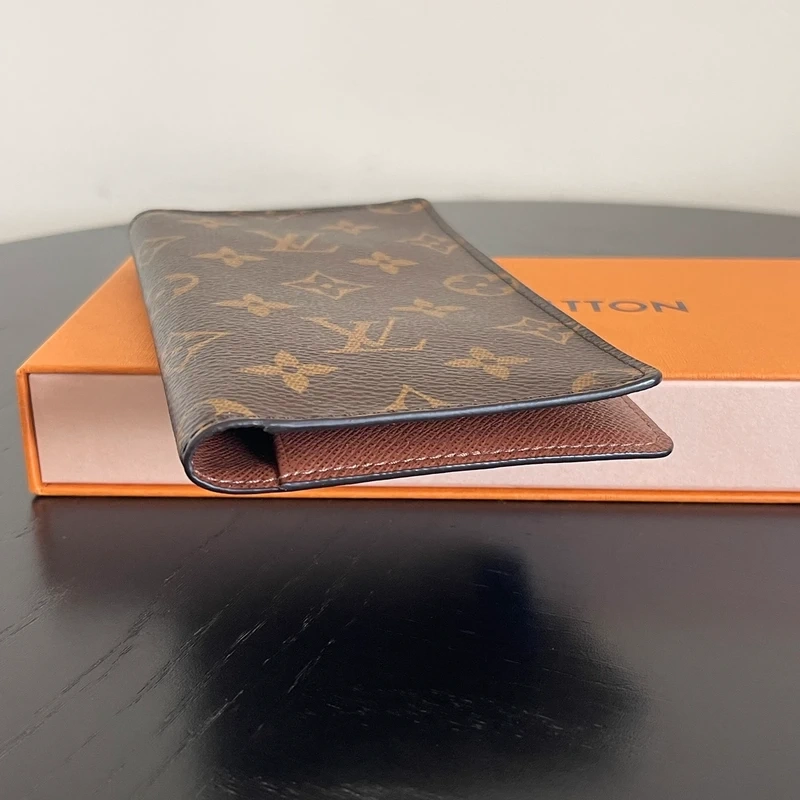 Louis Vuitton portefeuille monogram LUXE DE SECONDE MAIN AUTHENTIQUE. SAC DE LUXE LV ENTRUPY CERTIFICATE
