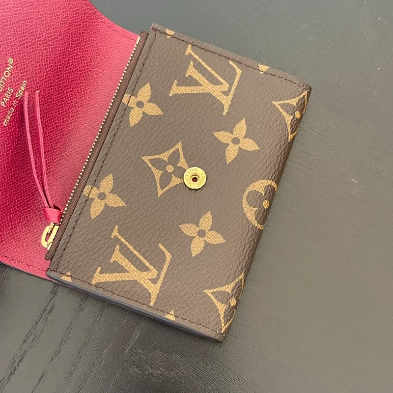 LOUIS VUITTON Portefeuille Rosalie Monogram Pivoine SAC DE LUXE LV. LUXE DE SECONDE MAIN AUTHENTIQUE. ENTRUPY CERTIFICATE
