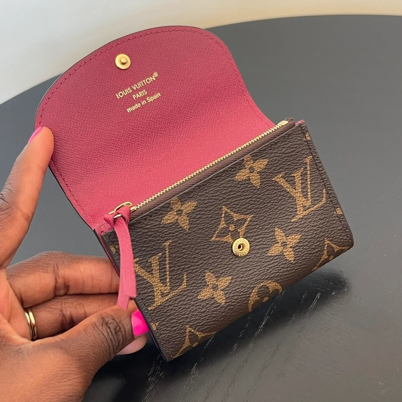 LOUIS VUITTON Portefeuille Rosalie Monogram Pivoine SAC DE LUXE LV. LUXE DE SECONDE MAIN AUTHENTIQUE. ENTRUPY CERTIFICATE