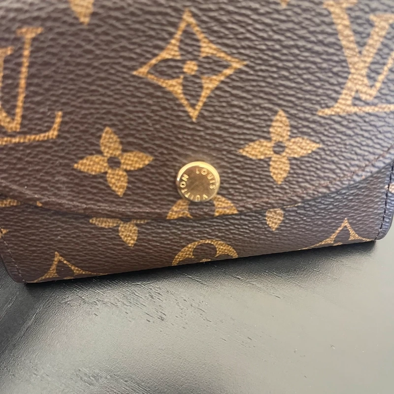 LOUIS VUITTON Portefeuille Rosalie Monogram Pivoine SAC DE LUXE LV. LUXE DE SECONDE MAIN AUTHENTIQUE. ENTRUPY CERTIFICATE