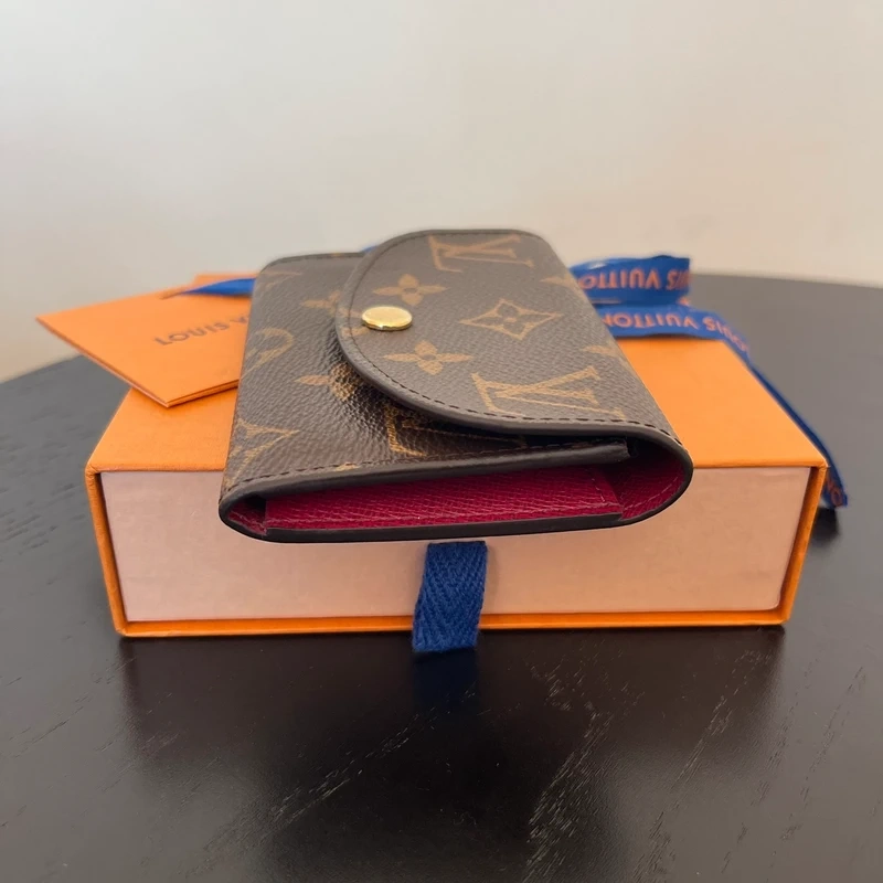 LOUIS VUITTON Portefeuille Rosalie Monogram Pivoine SAC DE LUXE LV. LUXE DE SECONDE MAIN AUTHENTIQUE. ENTRUPY CERTIFICATE