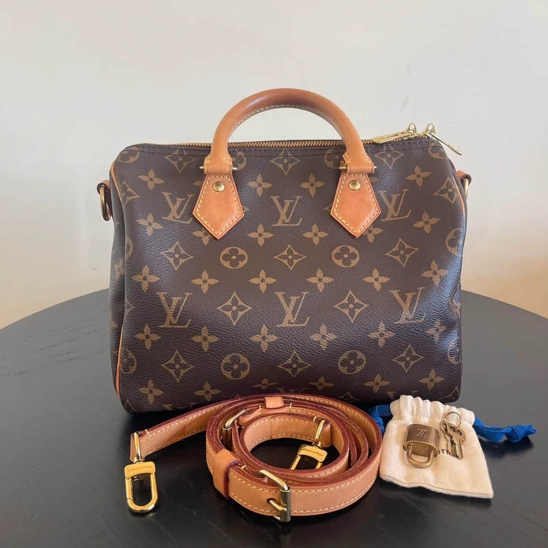 LOUIS VUITTON speedy 25 bandoulière monogram SAC DE LUXE LV. LUXE DE SECONDE MAIN AUTHENTIQUE. ENTRUPY CERTIFICATE