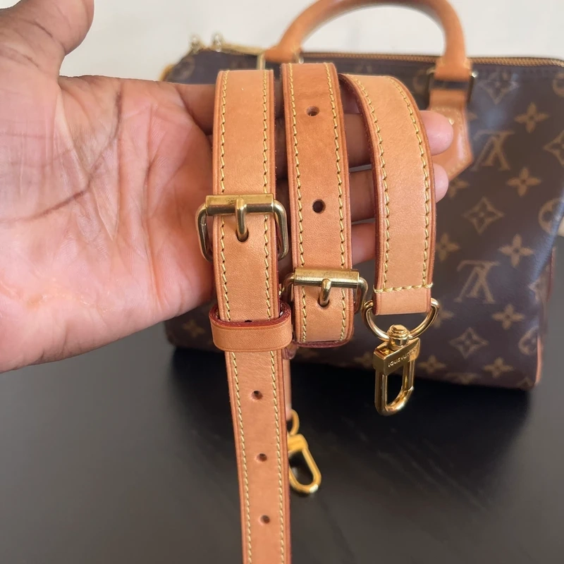 LOUIS VUITTON speedy 25 bandoulière monogram SAC DE LUXE LV. LUXE DE SECONDE MAIN AUTHENTIQUE. ENTRUPY CERTIFICATE