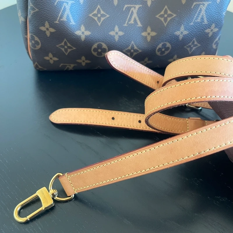 LOUIS VUITTON speedy 25 bandoulière monogram SAC DE LUXE LV. LUXE DE SECONDE MAIN AUTHENTIQUE. ENTRUPY CERTIFICATE