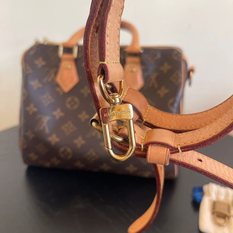 LOUIS VUITTON speedy 25 bandoulière monogram SAC DE LUXE LV. LUXE DE SECONDE MAIN AUTHENTIQUE. ENTRUPY CERTIFICATE